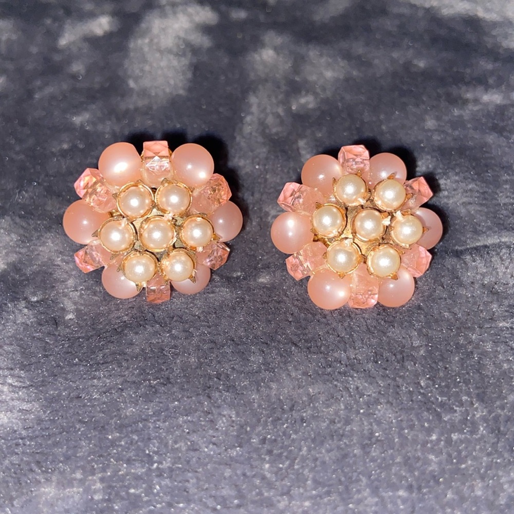 Vintage pink and white pearl beaded clip on earrings gold toned